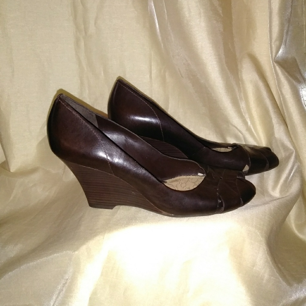 Kenneth Cole brown leather wedge heels 9.5